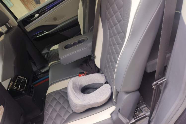 Used Volkswagen ID.6 CROZZ 2021 Long-Range PRO Edition Left Rear Seat