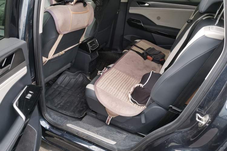 Used Volkswagen ID.6 CROZZ 2021 Long-Range PURE+ Edition Left Rear Seat