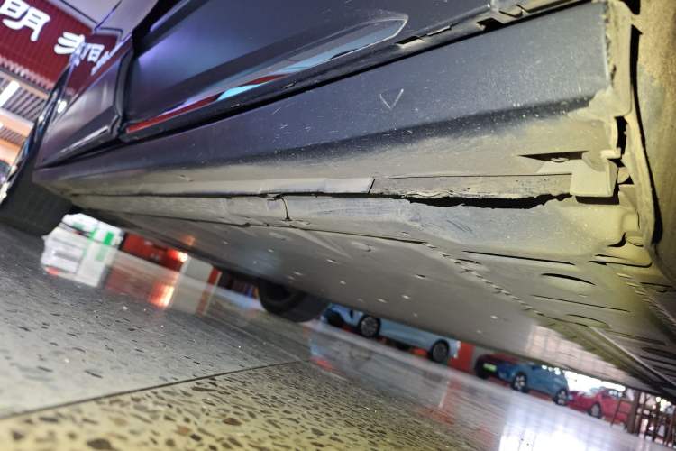 Used Volkswagen ID.6 CROZZ 2021 First Edition Left Side Sill