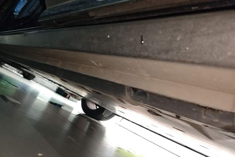 Used Volkswagen ID.6 CROZZ 2021 Long-Range PRO Edition Left Side Sill