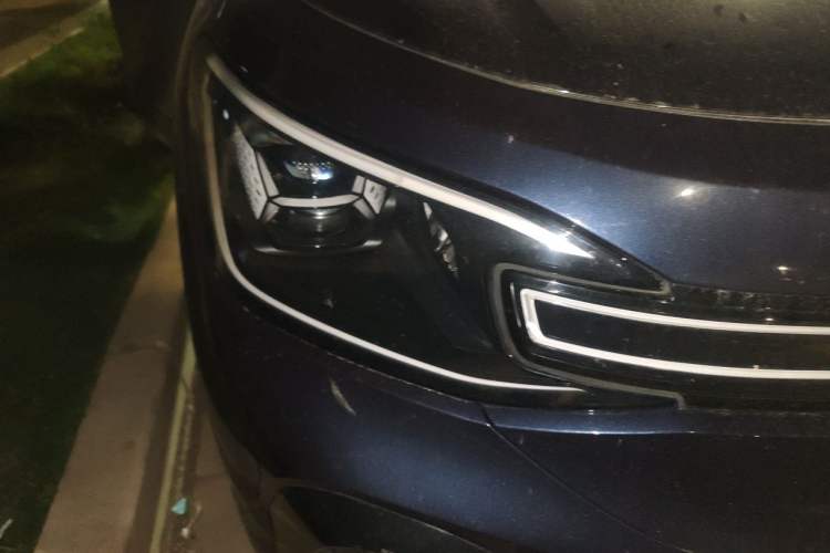 Used Volkswagen ID.6 CROZZ 2021 First Edition Right Front Headlight
