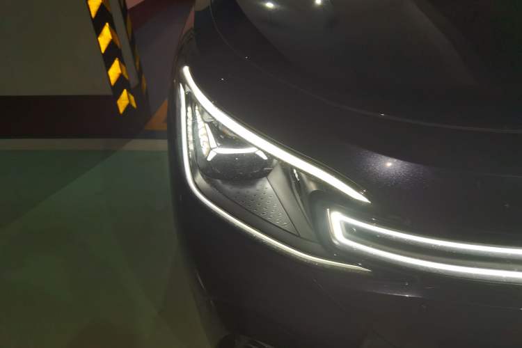 Used Volkswagen ID.6 CROZZ 2021 High-Performance PRIME Edition Right Front Headlight