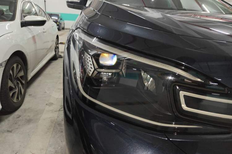 Used Volkswagen ID.6 CROZZ 2021 Long-Range PRO Edition Right Front Headlight