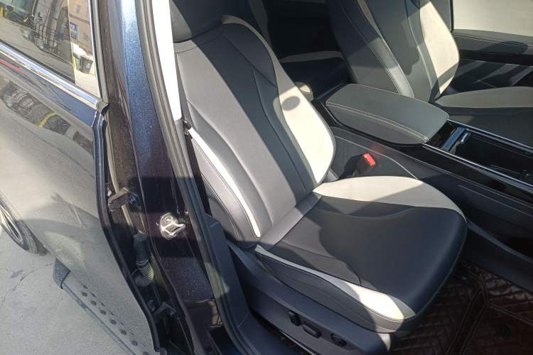 Used Volkswagen ID.6 CROZZ 2021 Standard Range PURE Edition Right Front Seat