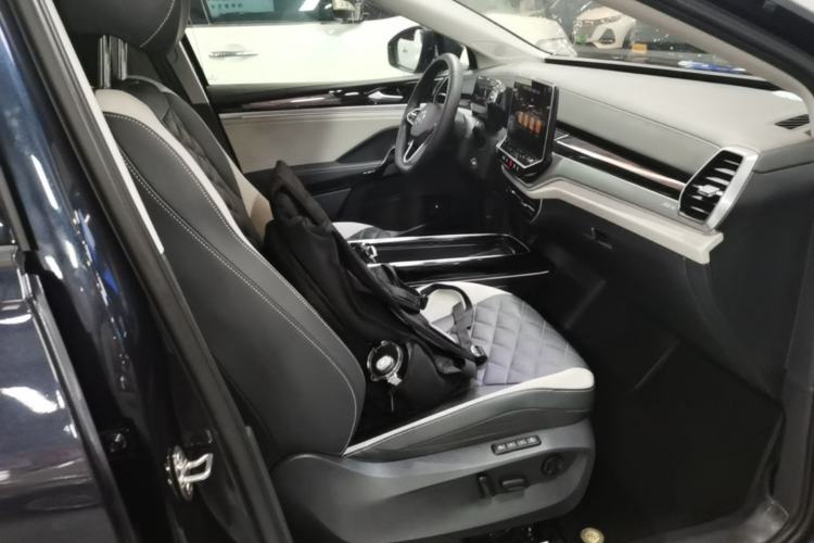 Used Volkswagen ID.6 CROZZ 2021 Long-Range PURE+ Edition Right Front Seat