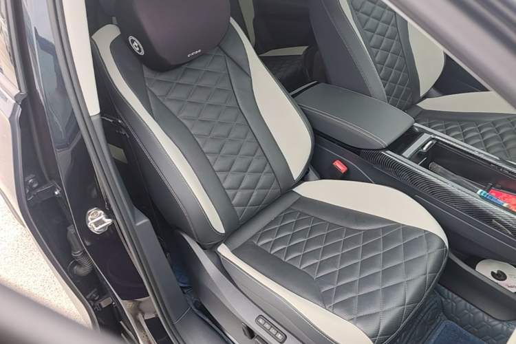Used Volkswagen ID.6 CROZZ 2021 Long-Range PRO Edition Right Front Seat