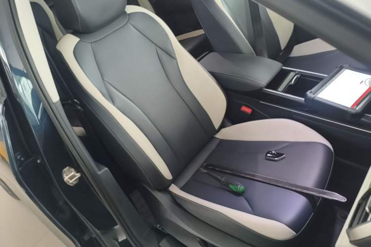 Used Volkswagen ID.6 CROZZ 2021 Long-Range PURE+ Edition Right Front Seat