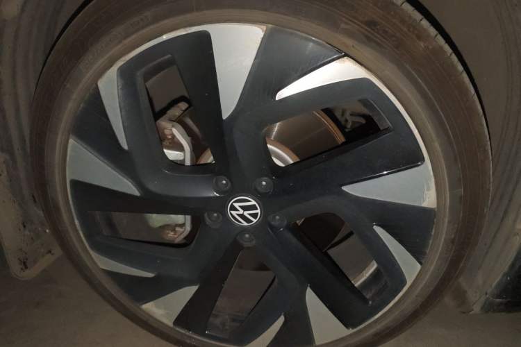 Used Volkswagen ID.6 CROZZ 2021 First Edition Right Front Wheel Hub