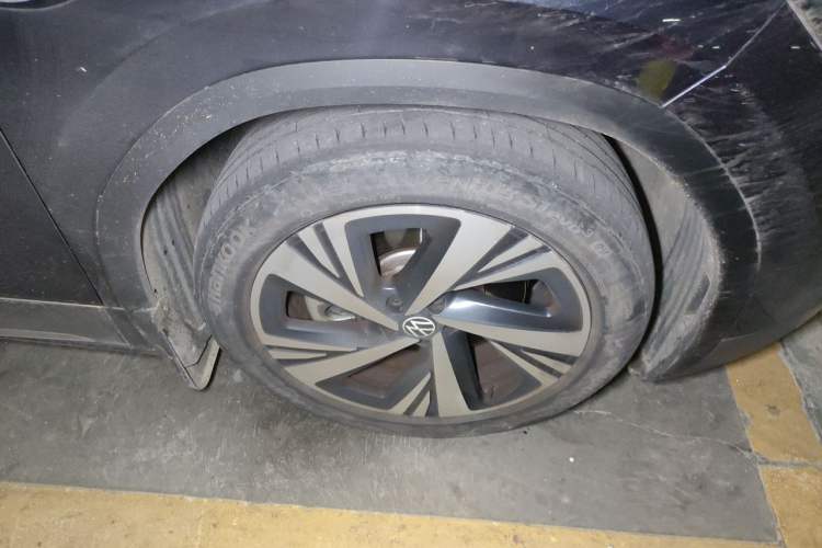 Used Volkswagen ID.6 CROZZ 2021 Long-Range PRO Edition Right Front Wheel Hub