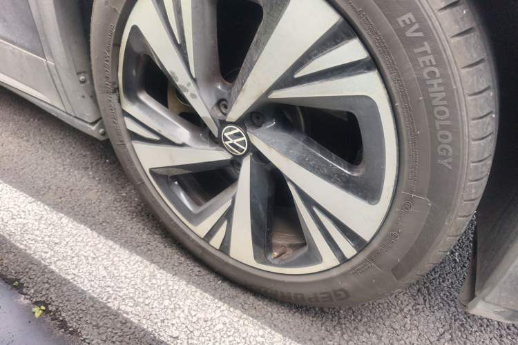 Used Volkswagen ID.6 CROZZ 2021 Long-Range PRO Edition Right Front Wheel Hub