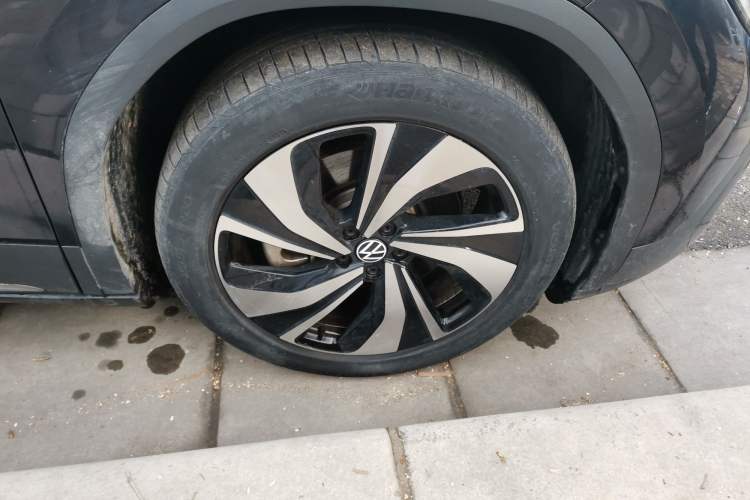Used Volkswagen ID.6 CROZZ 2021 Long-Range PURE+ Edition Right Front Wheel Hub
