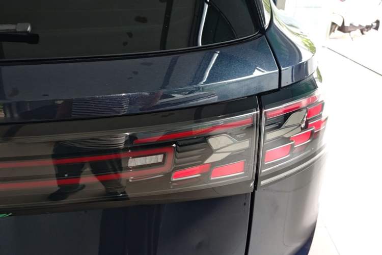 Used Volkswagen ID.6 CROZZ 2021 Long-Range PRO Edition Right Rear Taillight