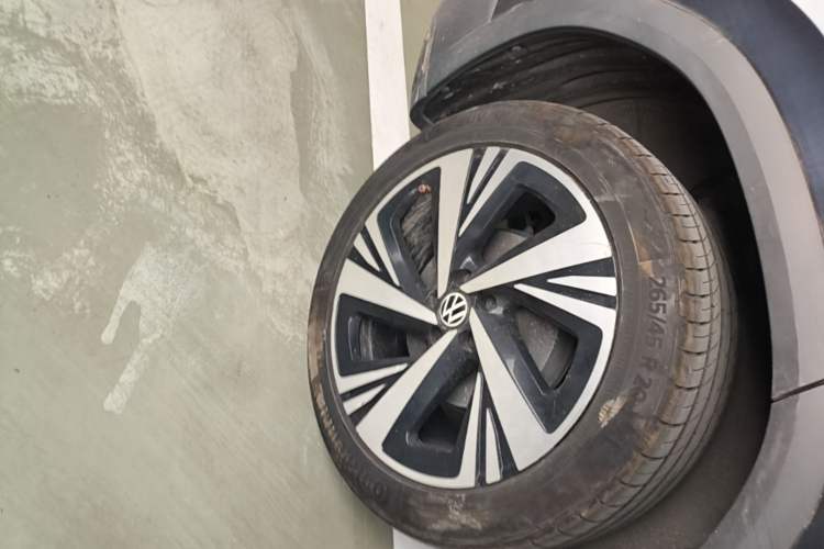 Used Volkswagen ID.6 CROZZ 2021 Long-Range PRO Edition Right Rear Wheel Hub