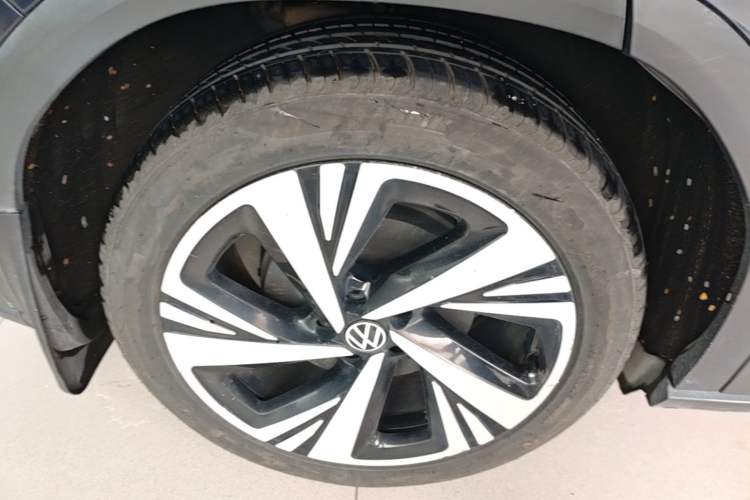 Used Volkswagen ID.6 CROZZ 2021 Long-Range PRO Edition Right Rear Wheel Hub