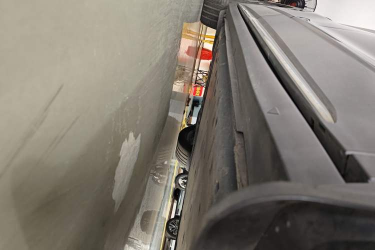 Used Volkswagen ID.6 CROZZ 2021 Long-Range PURE+ Edition Right Side Sill