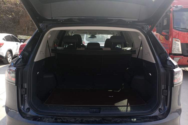 Used Volkswagen ID.6 CROZZ 2021 Standard Range PURE Edition Trunk