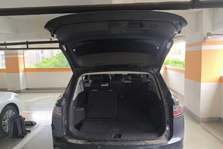 Used Volkswagen ID.6 CROZZ 2021 Long-Range PRO Edition Trunk