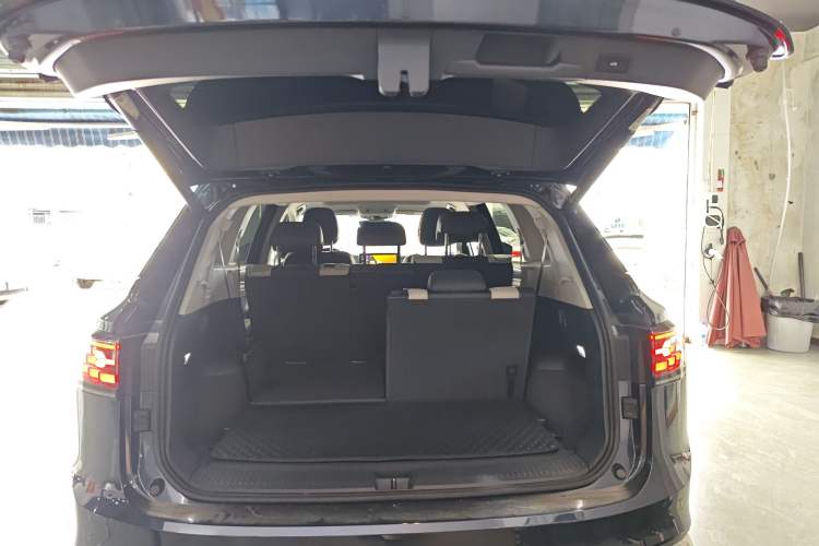 Used Volkswagen ID.6 CROZZ 2021 Long-Range PURE+ Edition Trunk