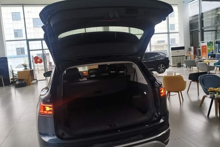 Used Volkswagen ID.6 CROZZ 2021 Long-Range PURE+ Edition Trunk