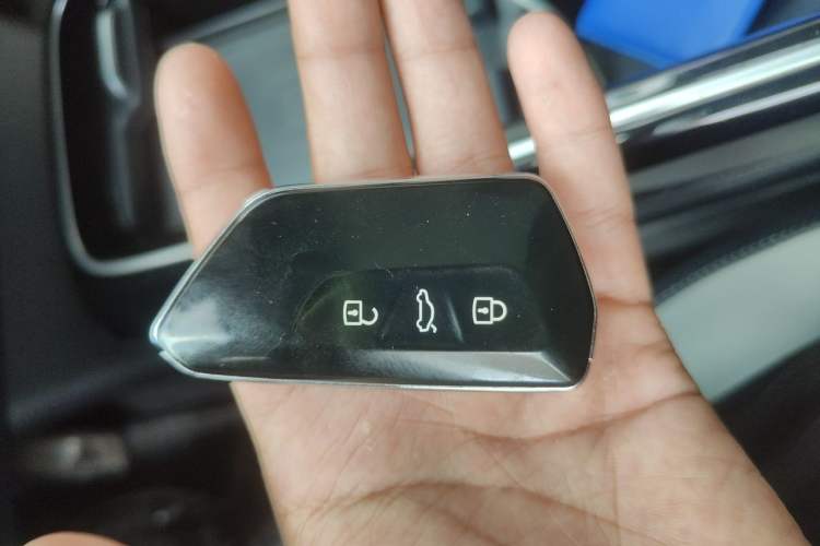 Used Volkswagen ID.6 CROZZ 2021 Long-Range PRO Edition Vehicle Key
