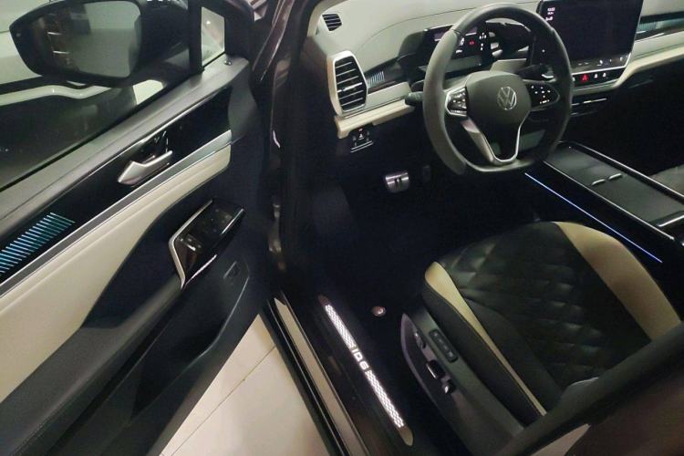 Used Volkswagen ID.6 CROZZ 2021 First Edition Interior 5