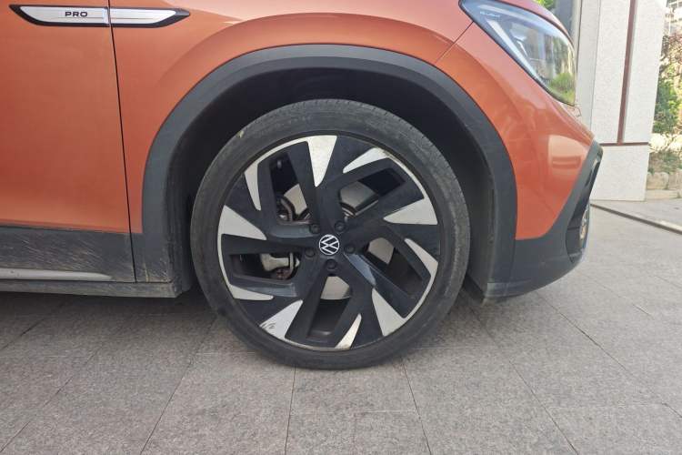 Used Volkswagen ID.6 CROZZ 2021 First Edition Right Front Wheel Hub