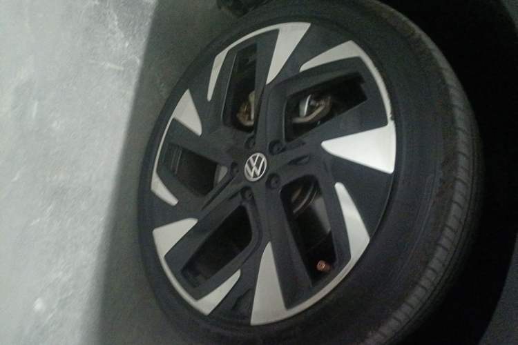 Used Volkswagen ID.6 CROZZ 2021 Long-Range PRO Edition Right Front Wheel Hub