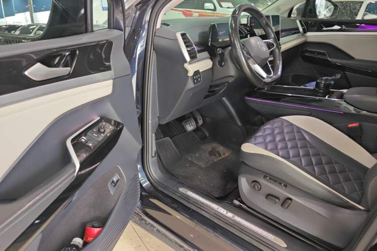 Used Volkswagen ID.6 CROZZ 2021 Long-Range PRO Edition Driver Seat