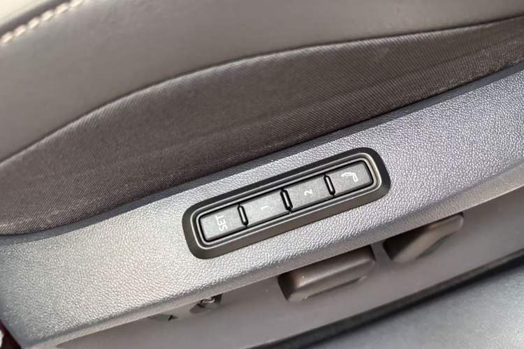 Used Volkswagen ID.6 CROZZ 2021 Long-Range PRO Edition Interior 4