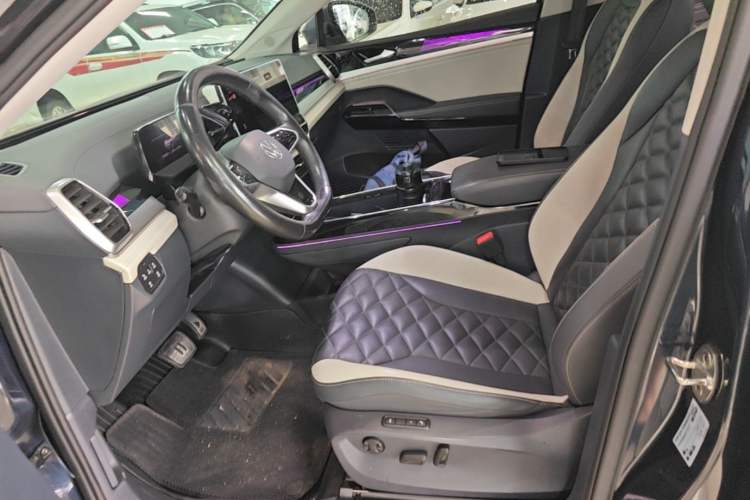 Used Volkswagen ID.6 CROZZ 2021 Long-Range PRO Edition Left Front Seat