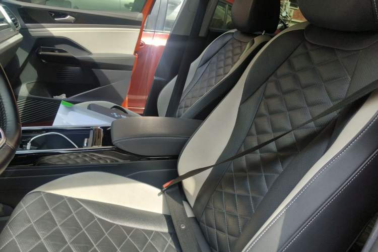 Used Volkswagen ID.6 CROZZ 2021 Long-Range PRO Edition Left Front Seat