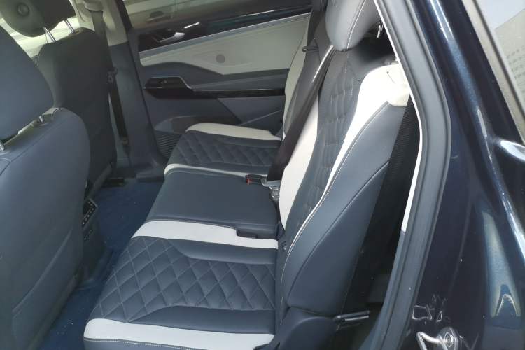 Used Volkswagen ID.6 CROZZ 2021 Long-Range PRO Edition Left Rear Seat