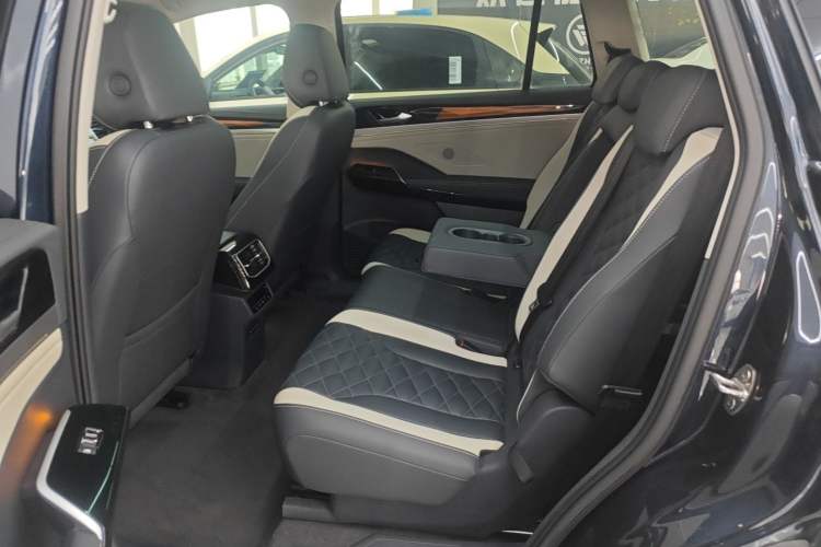 Used Volkswagen ID.6 CROZZ 2021 Long-Range PRO Edition Left Rear Seat