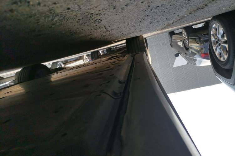 Used Volkswagen ID.6 CROZZ 2021 Long-Range PRO Edition Left Side Sill