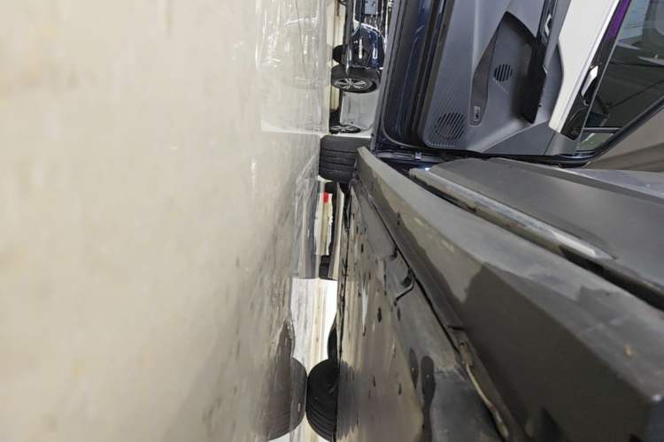 Used Volkswagen ID.6 CROZZ 2021 Long-Range PRO Edition Left Side Sill