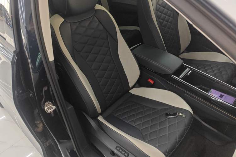 Used Volkswagen ID.6 CROZZ 2021 Long-Range PRO Edition Right Front Seat