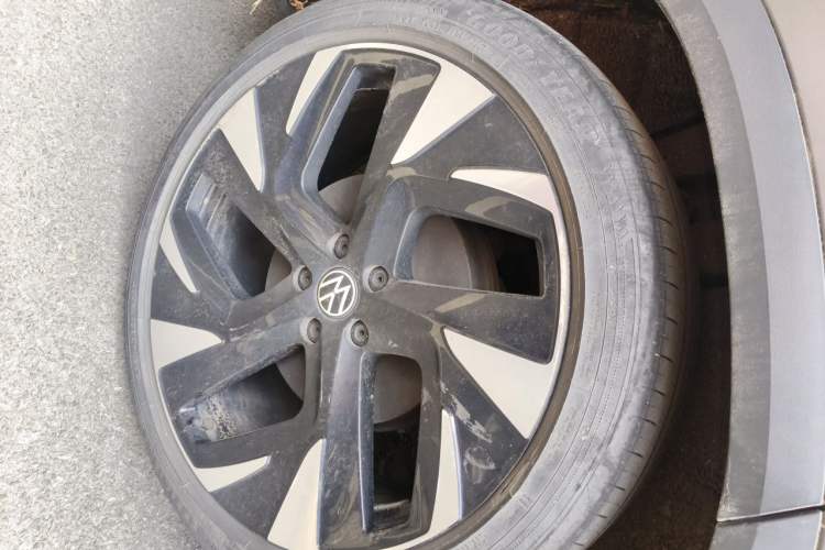 Used Volkswagen ID.6 CROZZ 2021 Long-Range PRO Edition Right Front Wheel Hub