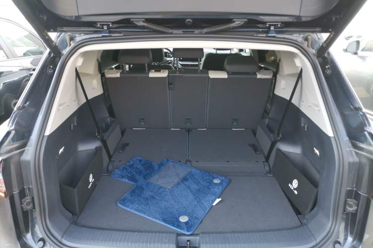 Used Volkswagen ID.6 CROZZ 2021 Long-Range PRO Edition Trunk