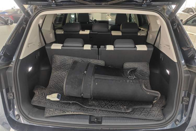 Used Volkswagen ID.6 CROZZ 2021 Long-Range PRO Edition Trunk