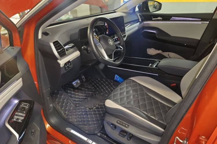 Used Volkswagen ID.6 CROZZ 2021 Long-Range PURE+ Edition Driver Seat