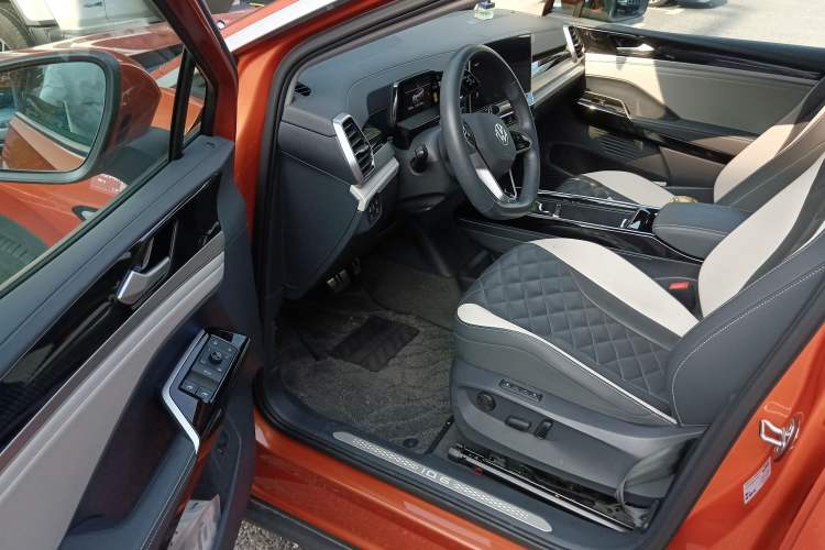 Used Volkswagen ID.6 CROZZ 2021 Long-Range PRO Edition Driver Seat