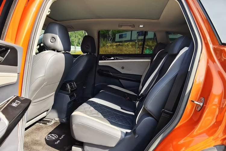 Used Volkswagen ID.6 CROZZ 2021 First Edition Interior 2