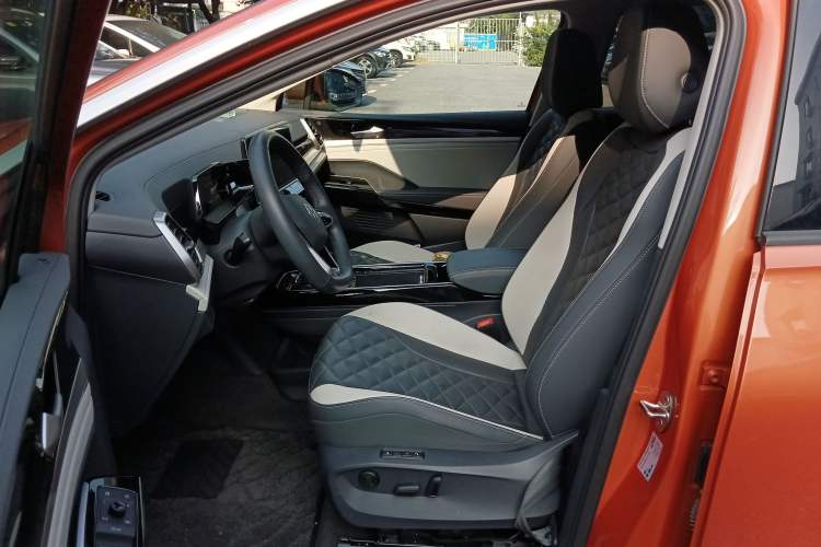 Used Volkswagen ID.6 CROZZ 2021 Long-Range PRO Edition Left Front Seat