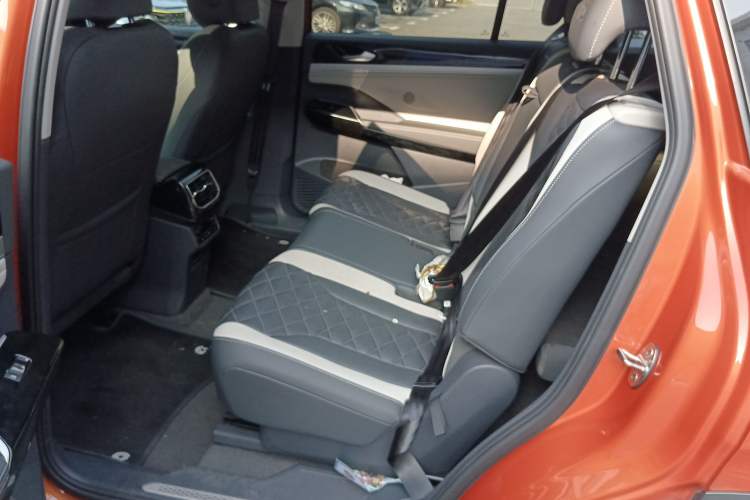 Used Volkswagen ID.6 CROZZ 2021 Long-Range PRO Edition Left Rear Seat