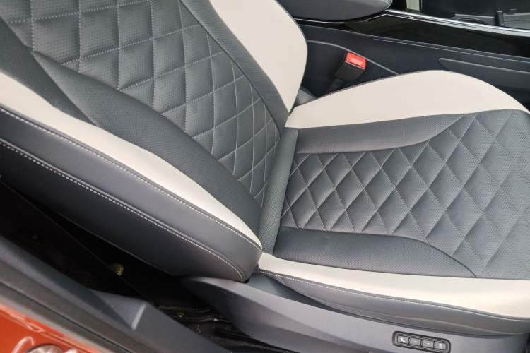 Used Volkswagen ID.6 CROZZ 2021 First Edition Right Front Seat