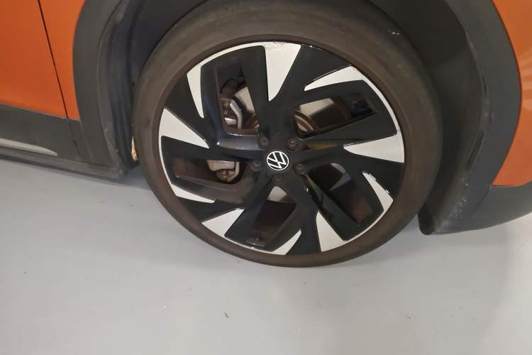 Used Volkswagen ID.6 CROZZ 2021 Long-Range PURE+ Edition Right Front Wheel Hub