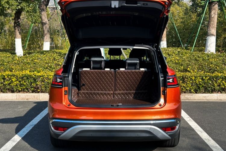 Used Volkswagen ID.6 CROZZ 2021 First Edition Trunk