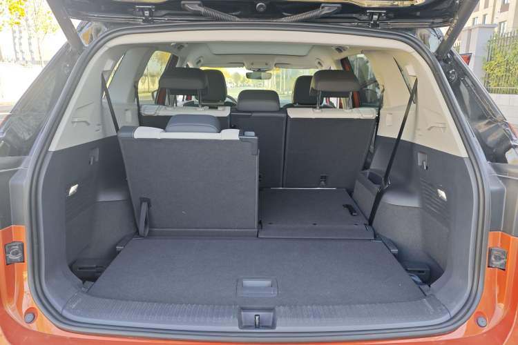 Used Volkswagen ID.6 CROZZ 2021 First Edition Trunk