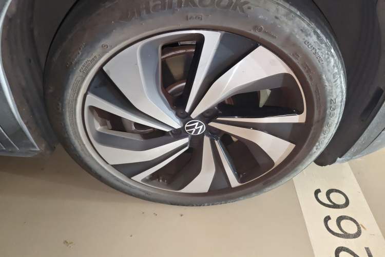Used Volkswagen ID.6 CROZZ 2021 Long-Range PURE+ Edition Right Front Wheel Hub
