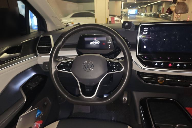 Used Volkswagen ID.6 CROZZ 2021 Long-Range PURE+ Edition Steering Wheel